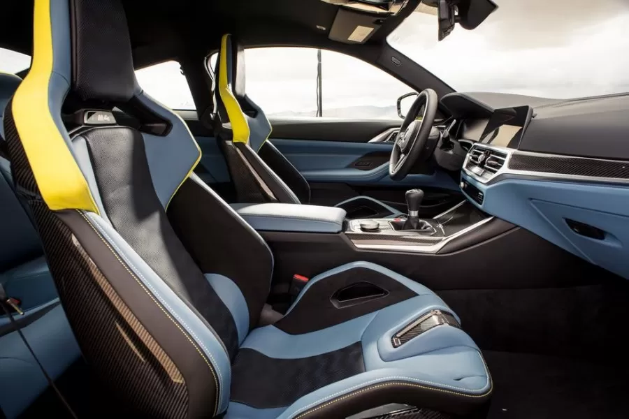 Thiết kế vô lăng và táp lô bmw m4