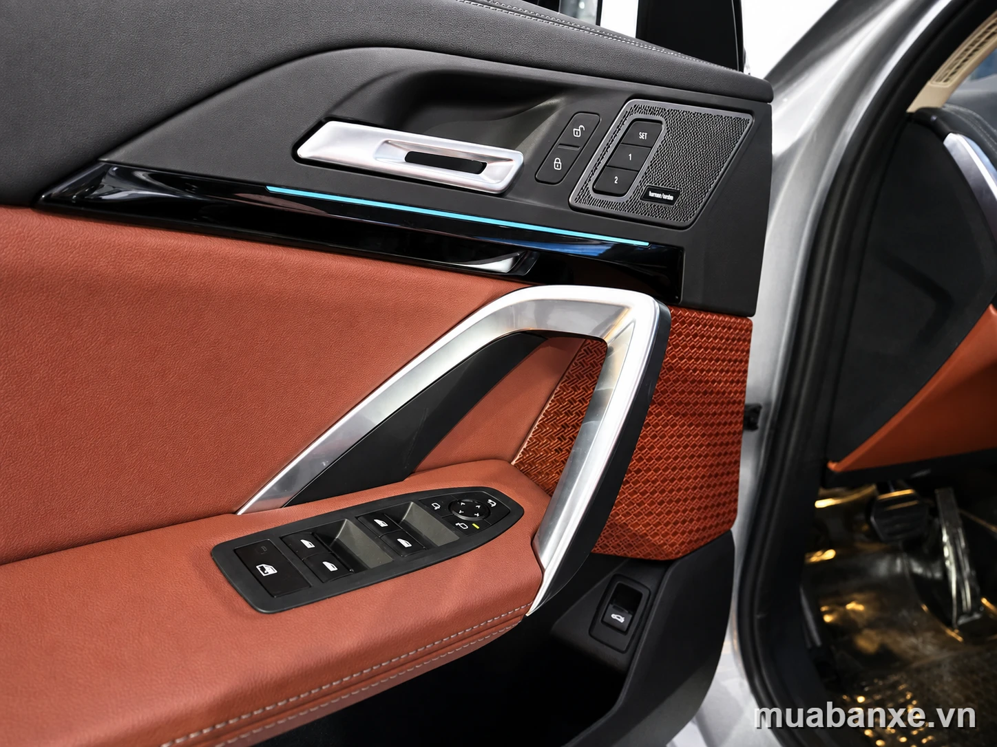 Cận cảnh cửa lái BMW X1 2026