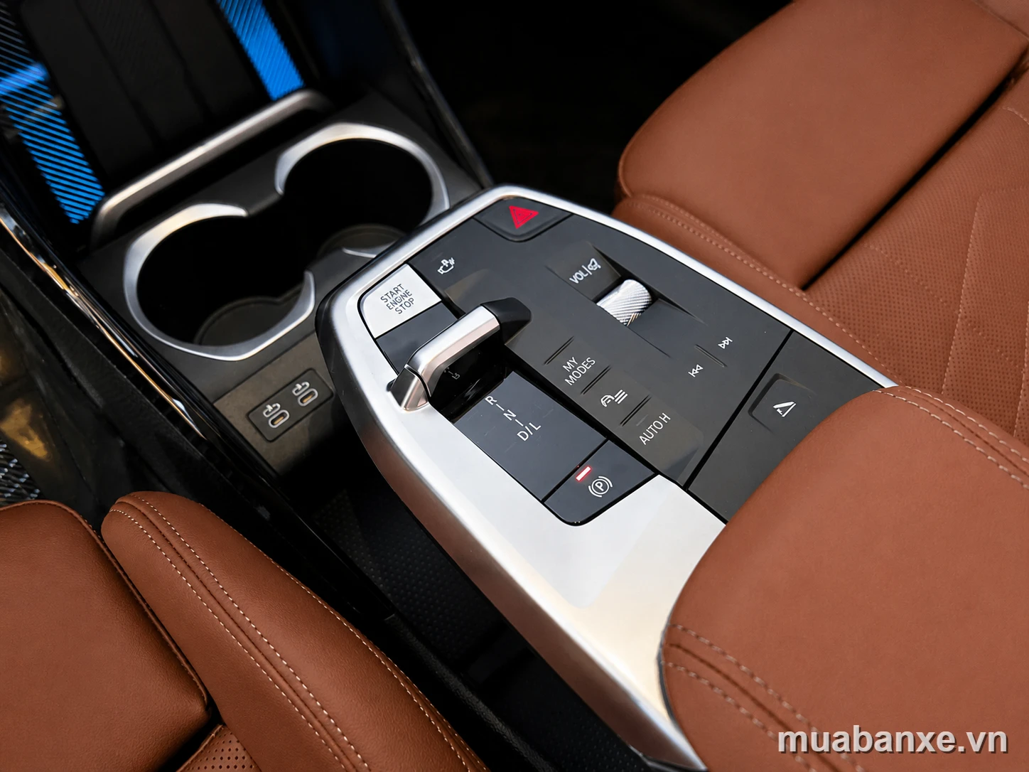 Cận cảnh trung tâm BMW X1