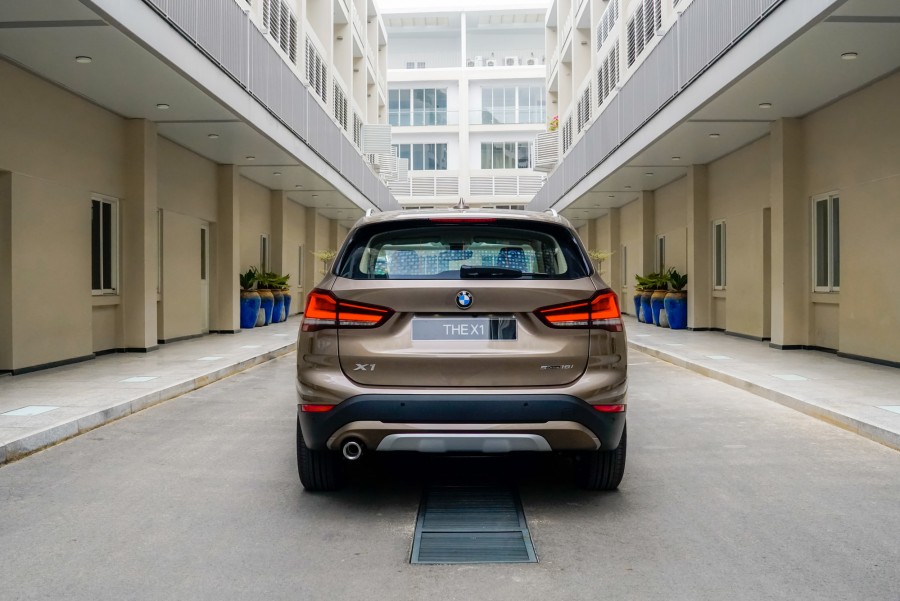 Thiết kế đuôi xe bmw x1 