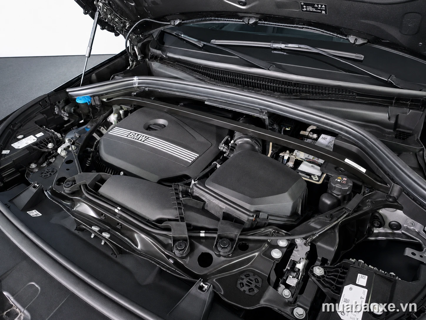 Khoang động cơ BMW X1 2026