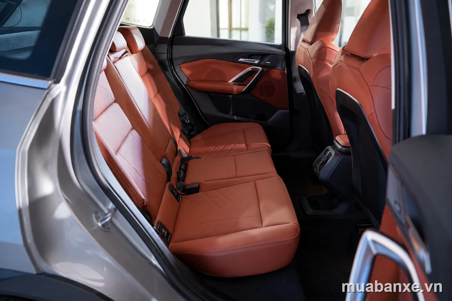 Khoang sau sang trọng của BMW X1