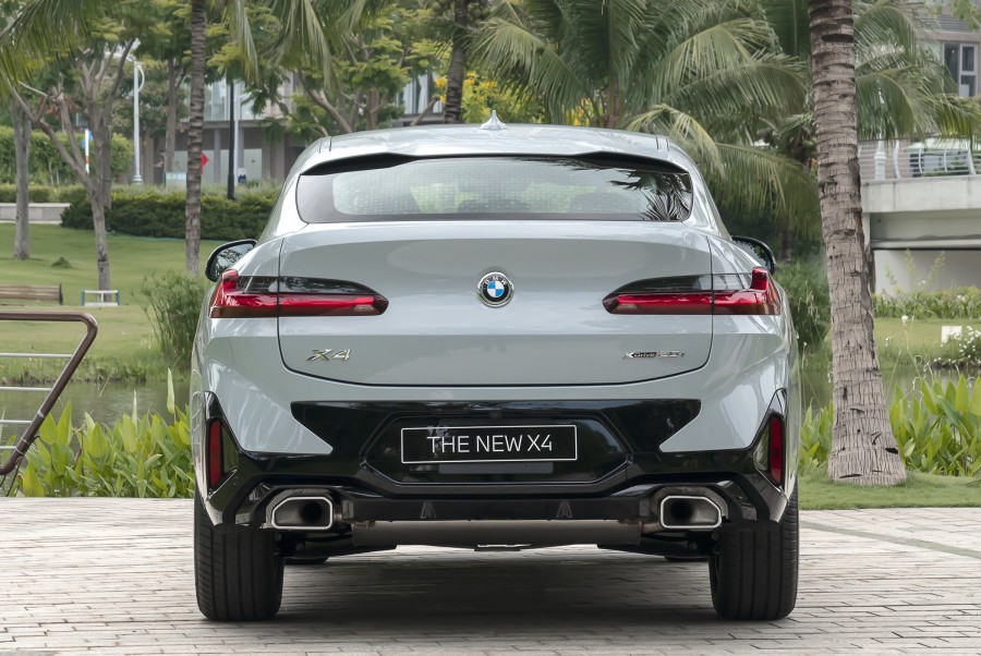 Thiết kế đuôi xe bmw x4 