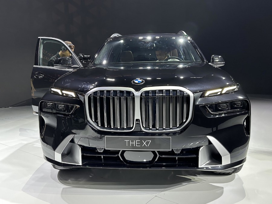 Thiết kế đầu xe bmw x7