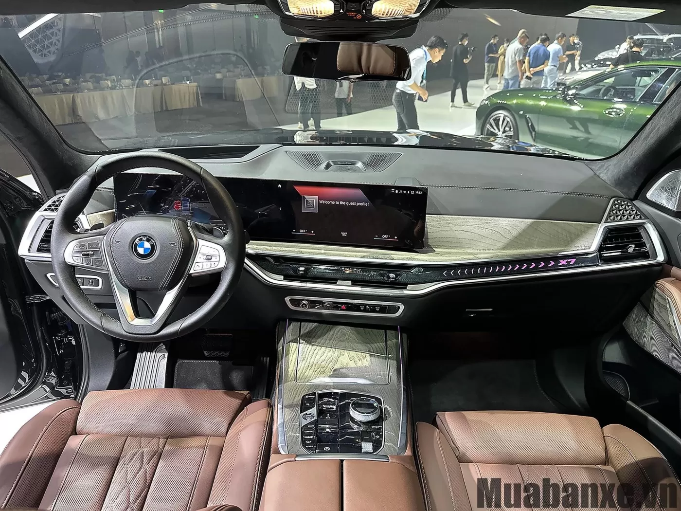Tap-lô và vô-lăng BMW X7