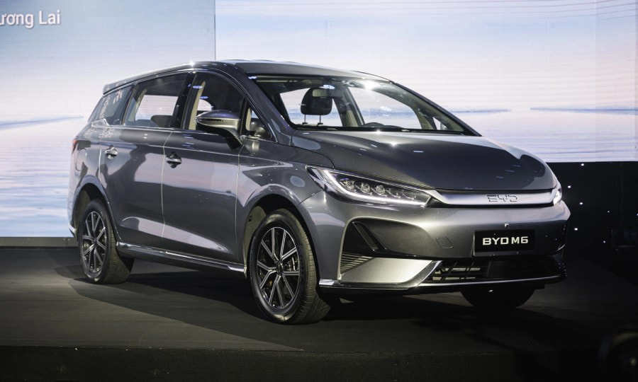 BYD M6