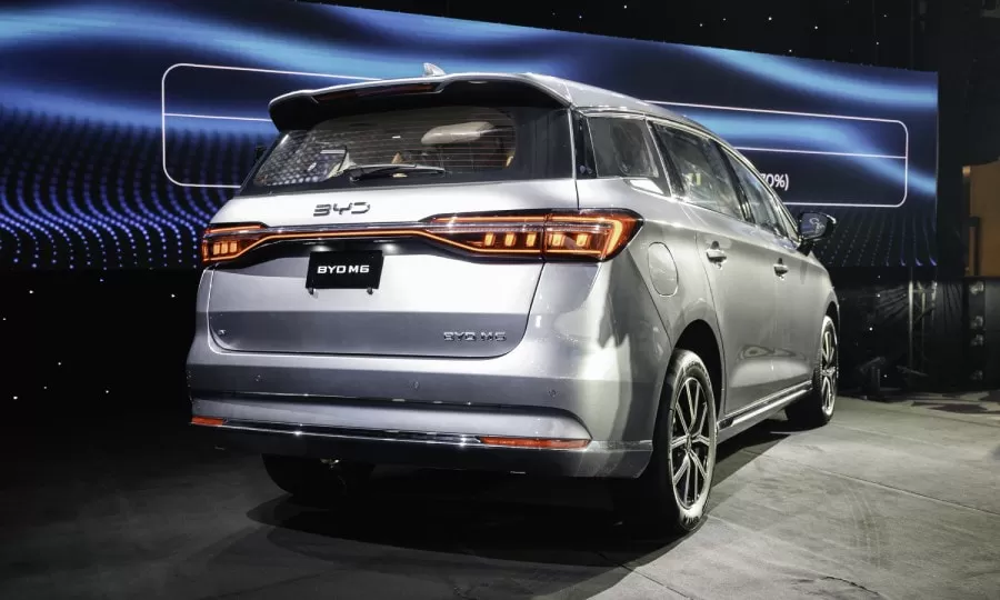 Đuôi xe BYD M6