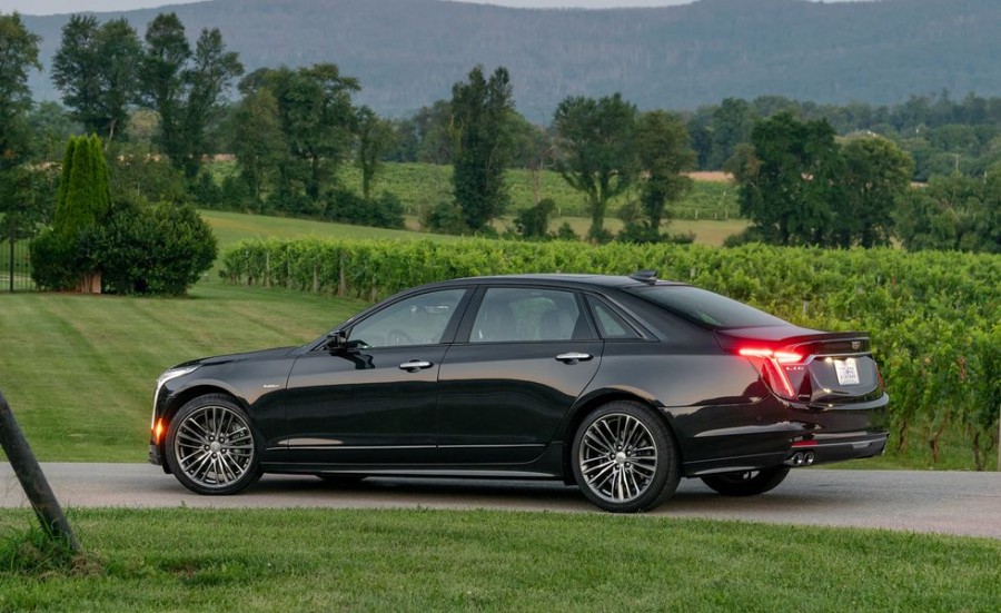 Thiết kế đuôi xe cadillac ct6 