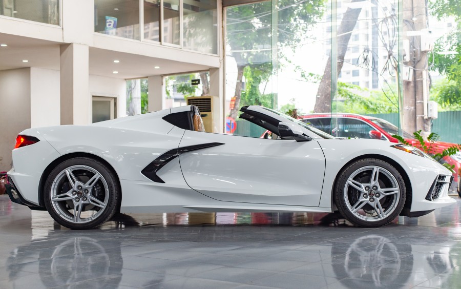 Thiết kế thân xe chevrolet corvette stingray c8 