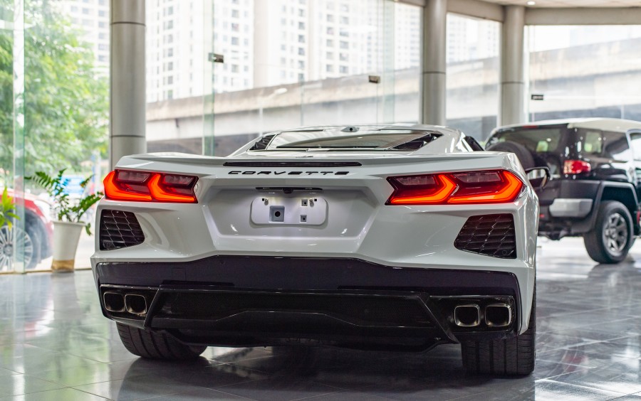 Thiết kế đuôi xe chevrolet corvette stingray c8 