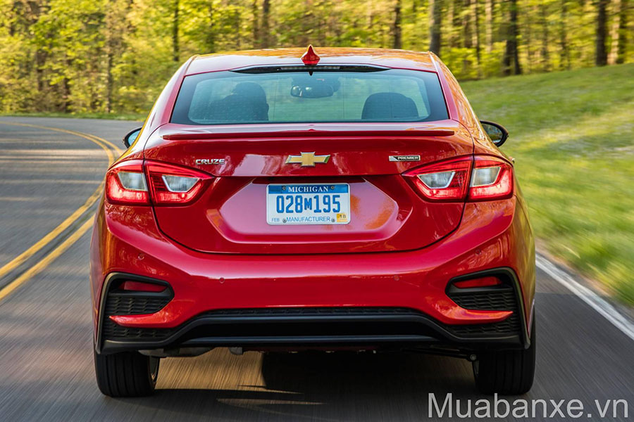 duoi xe chevrolet cruze tinbanxe vn