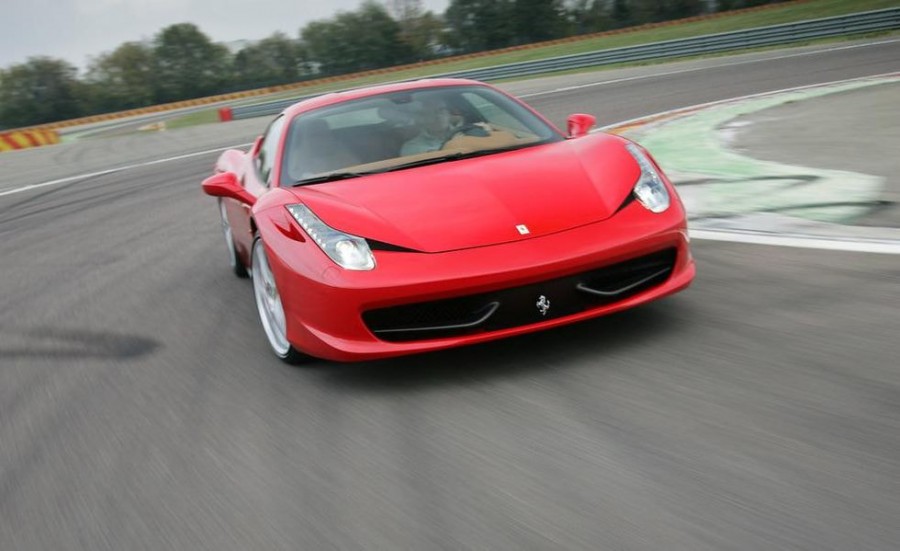 Thiết kế đầu xe ferrari 458 