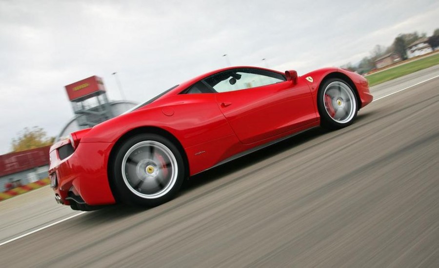 Thiết kế thân xe ferrari 458 