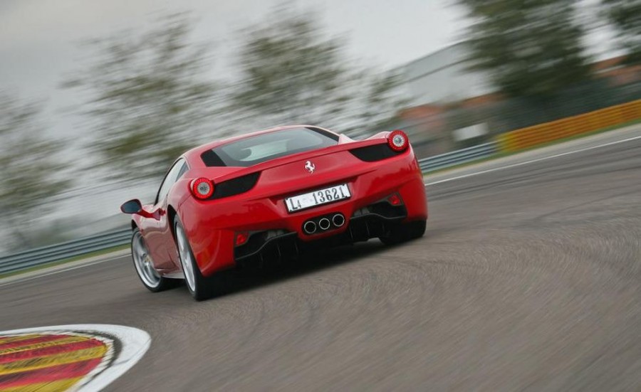 Thiết kế đuôi xe ferrari 458