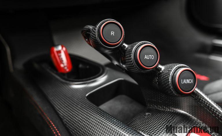 tien nghi tren xe ferrari 488 pista