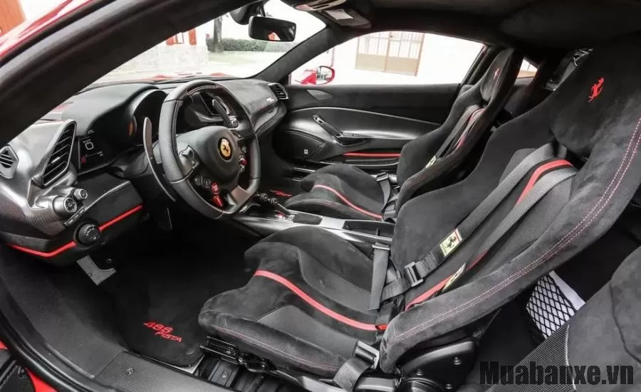 ghe ngoi tren xe ferrari 488
