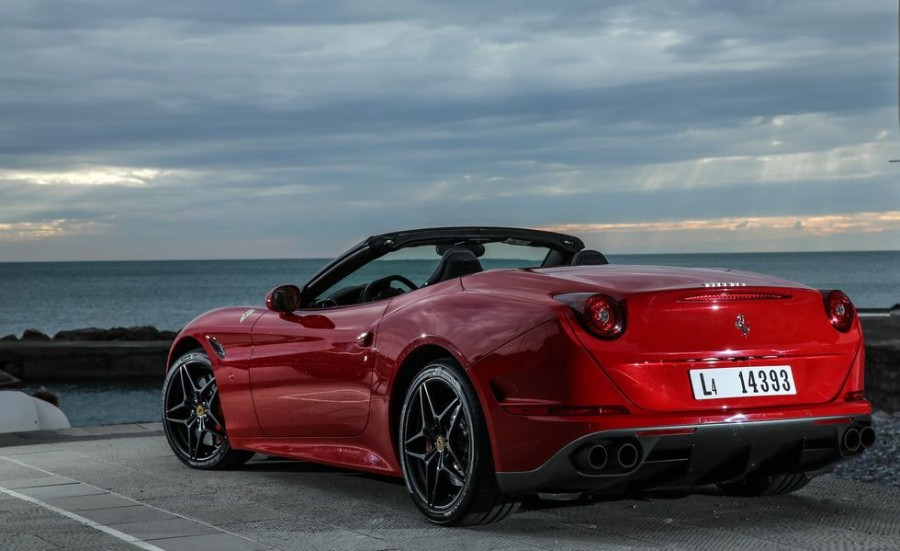 Thiết kế đuôi xe ferrari california t 