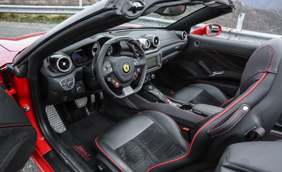 Thiết kế vô lăng và táp lô ferrari california t 