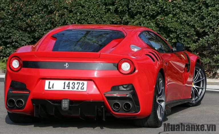duoi xe ferrari f12 berlinetta
