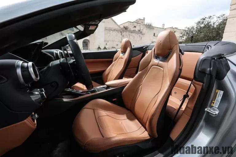 ghe ngoi tren xe ferrari portofino