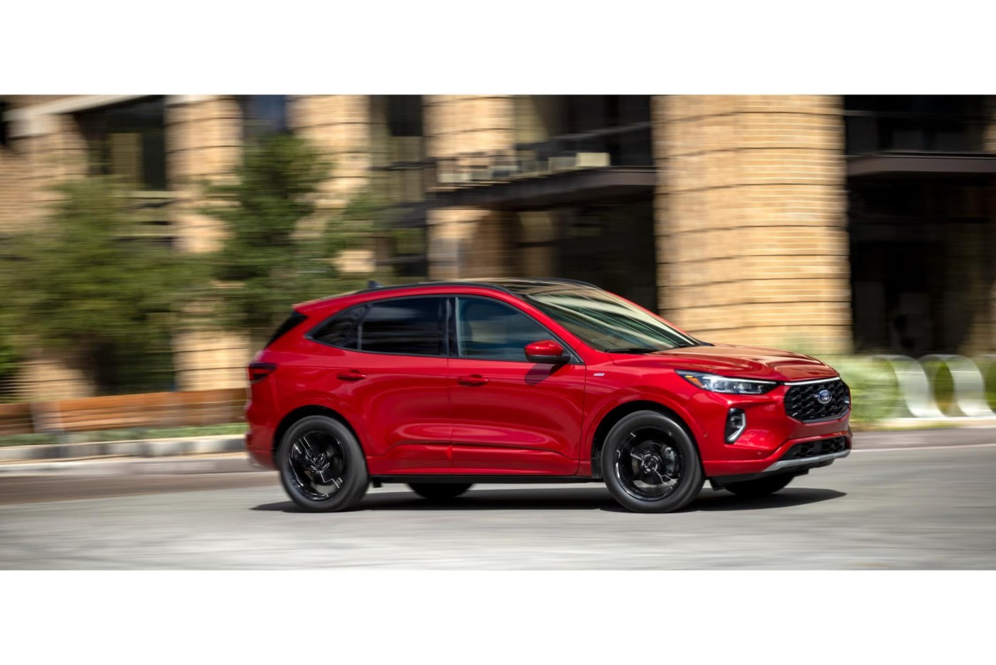 cam giac lai xe ford escape trong do thi tinbanxe vn