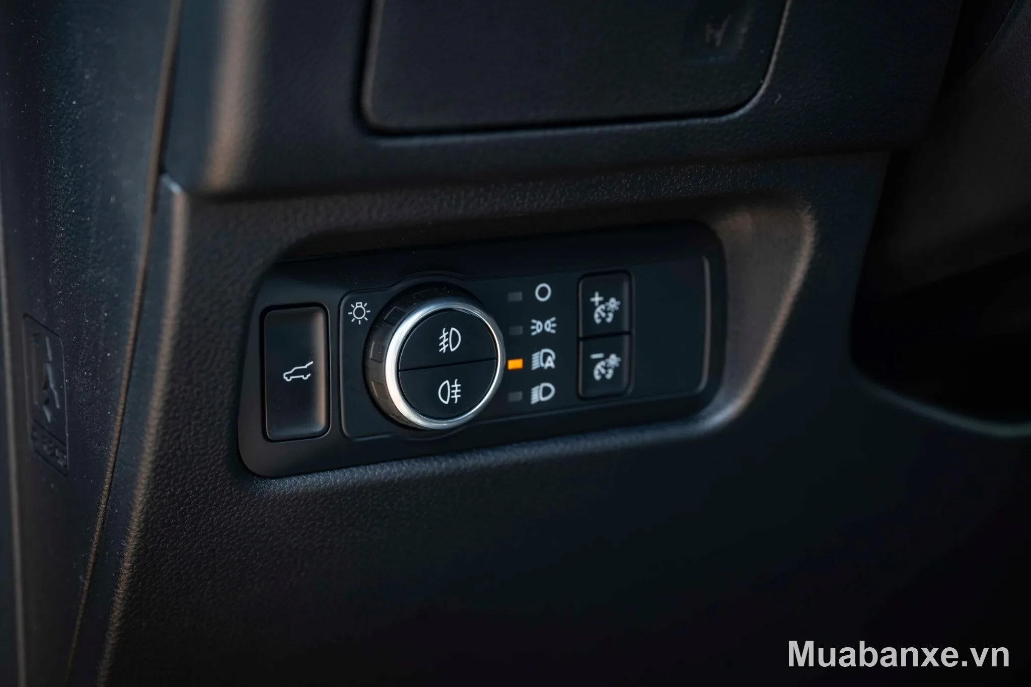 Ford Everest nút bấm đèn Ford Everest nút bấm đèn trong xe
