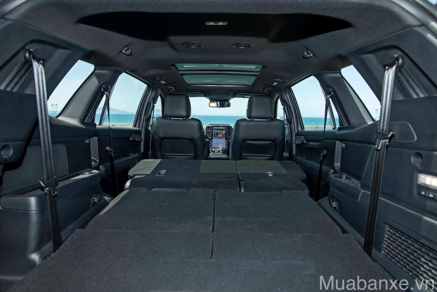 khoang hanh li tren xe ford everest tinbanxe vn