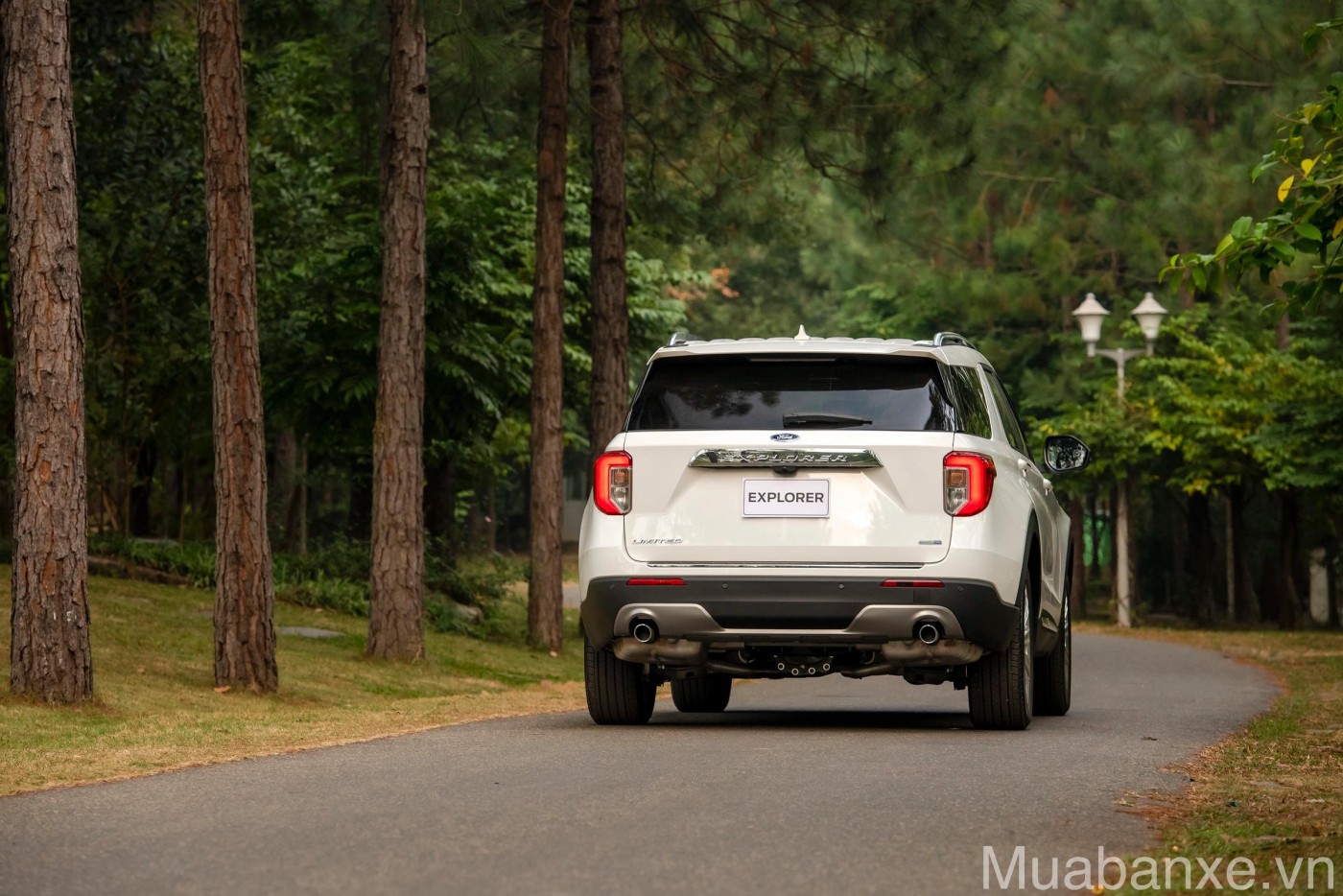 duoi xe ford explorer tinbanxe vn