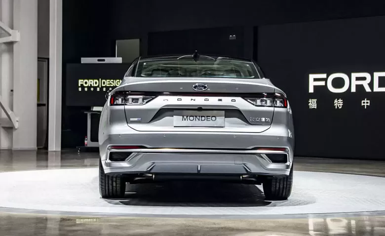 Thiết kế đuôi xe ford mondeo