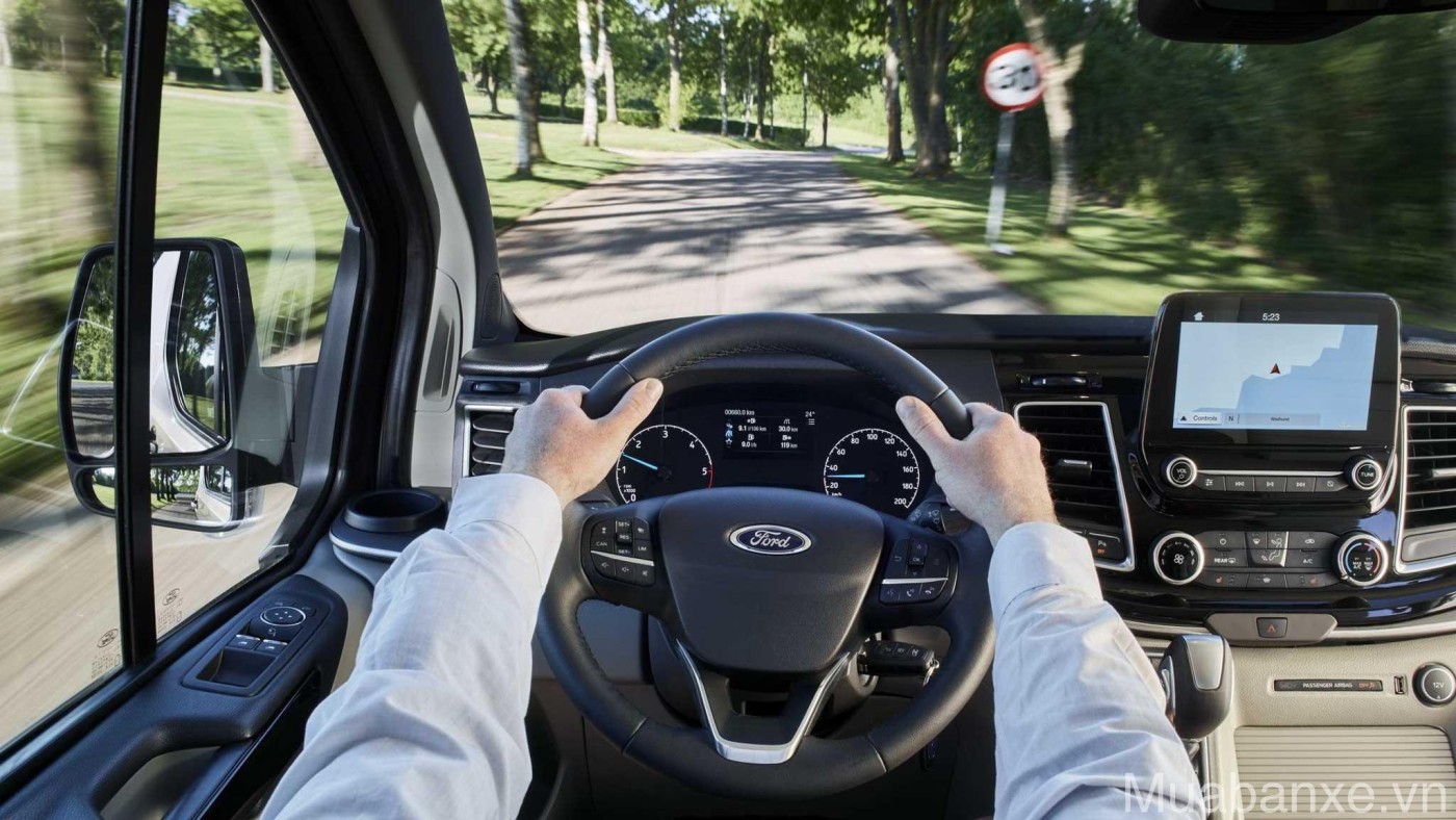 cam giac lai xe ford tourneo tren cao toc tinbanxe vn