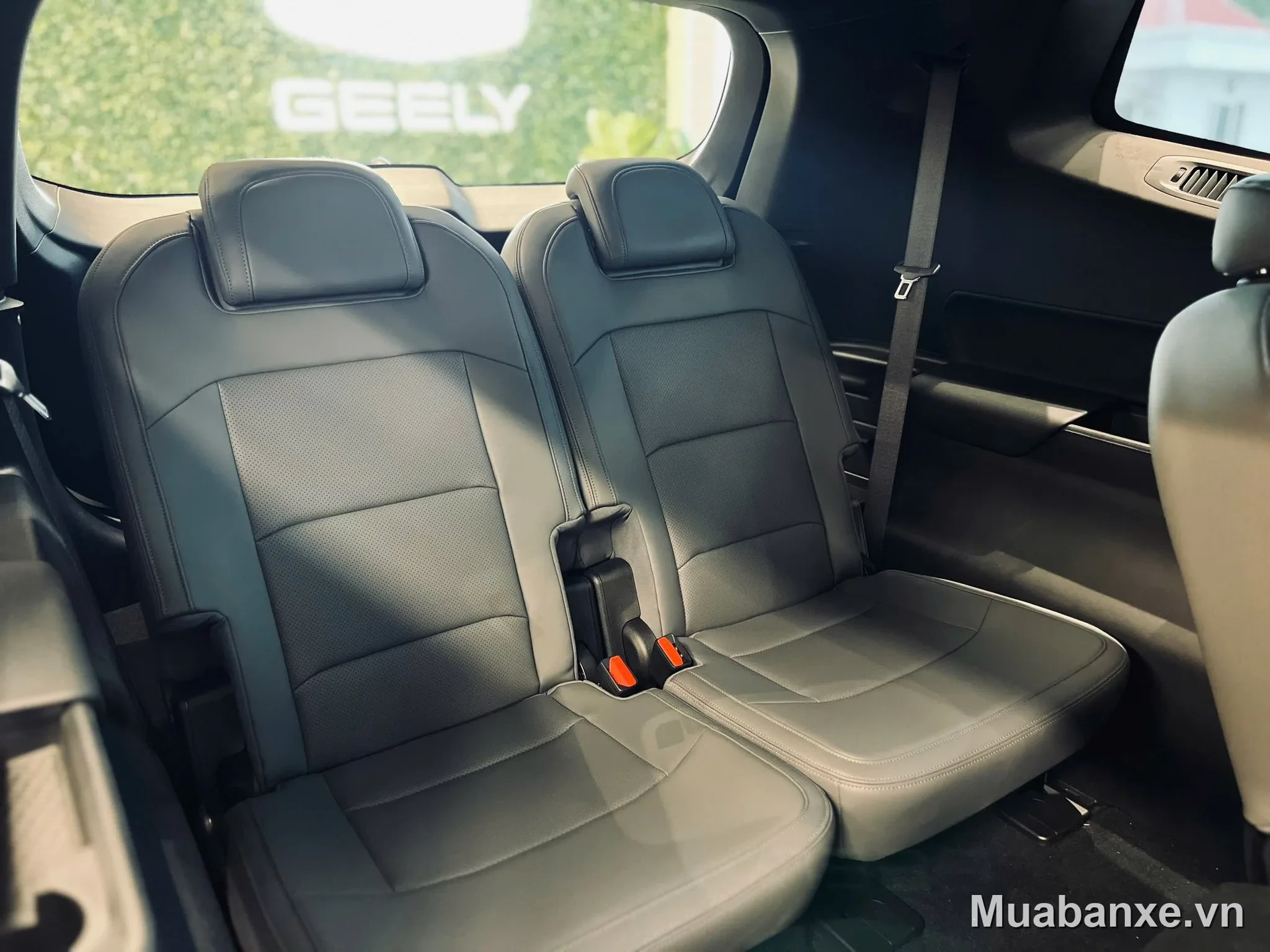 Ghế sau xe Geely Final với thiết kế hiện đại và tiện nghi.