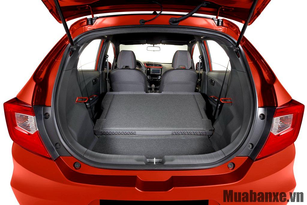 khoang hanh li tren xe honda brio