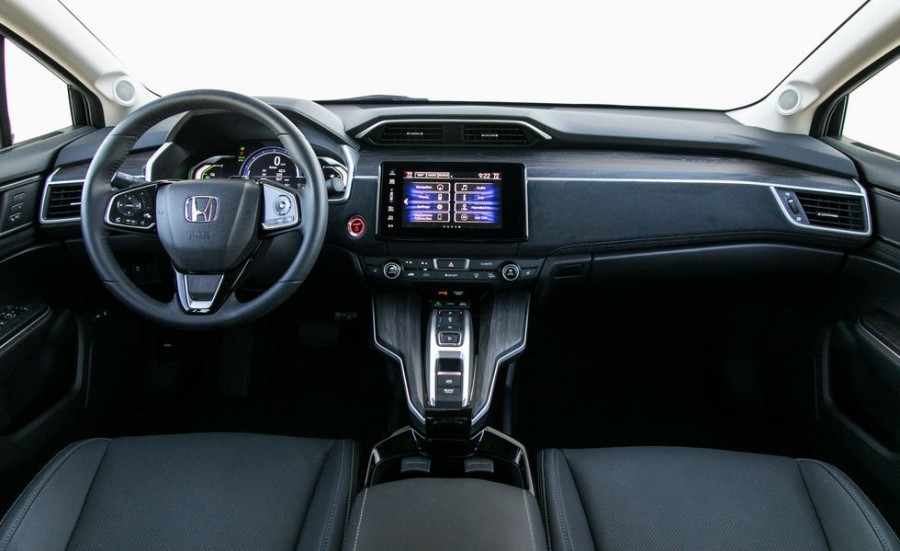 Thiết kế vô lăng và táp lô honda clarity 