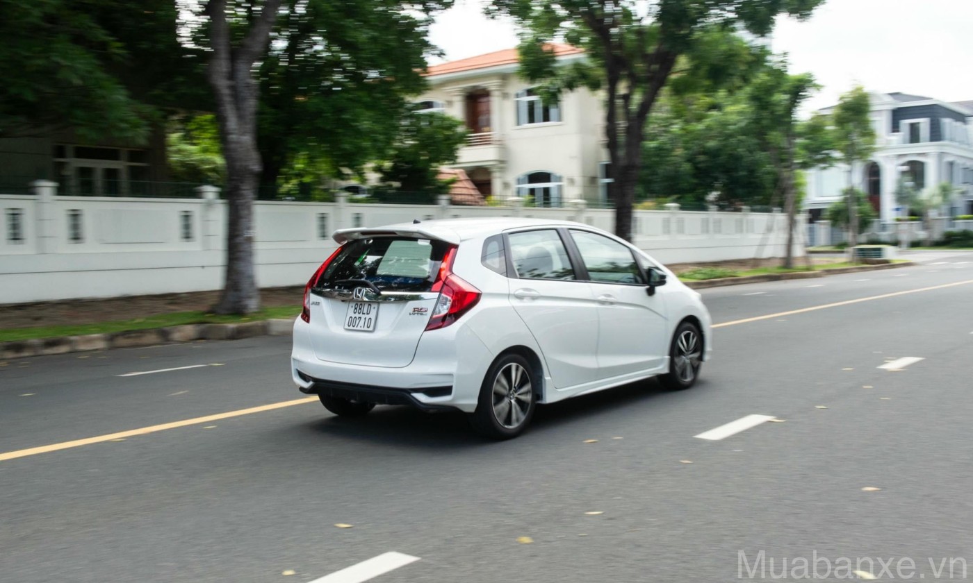 cam giac lai xe honda jazz trong do thi tinbanxe vn