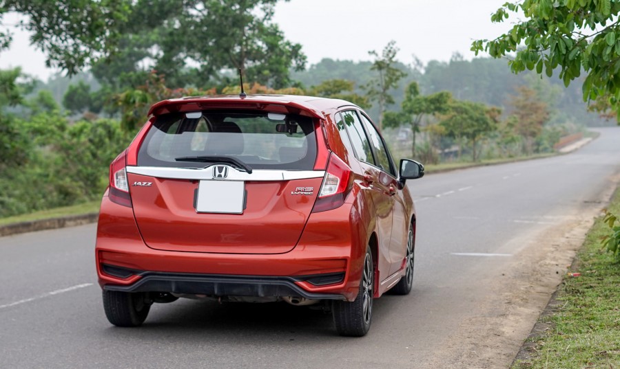 Thiết kế đuôi xe honda jazz 