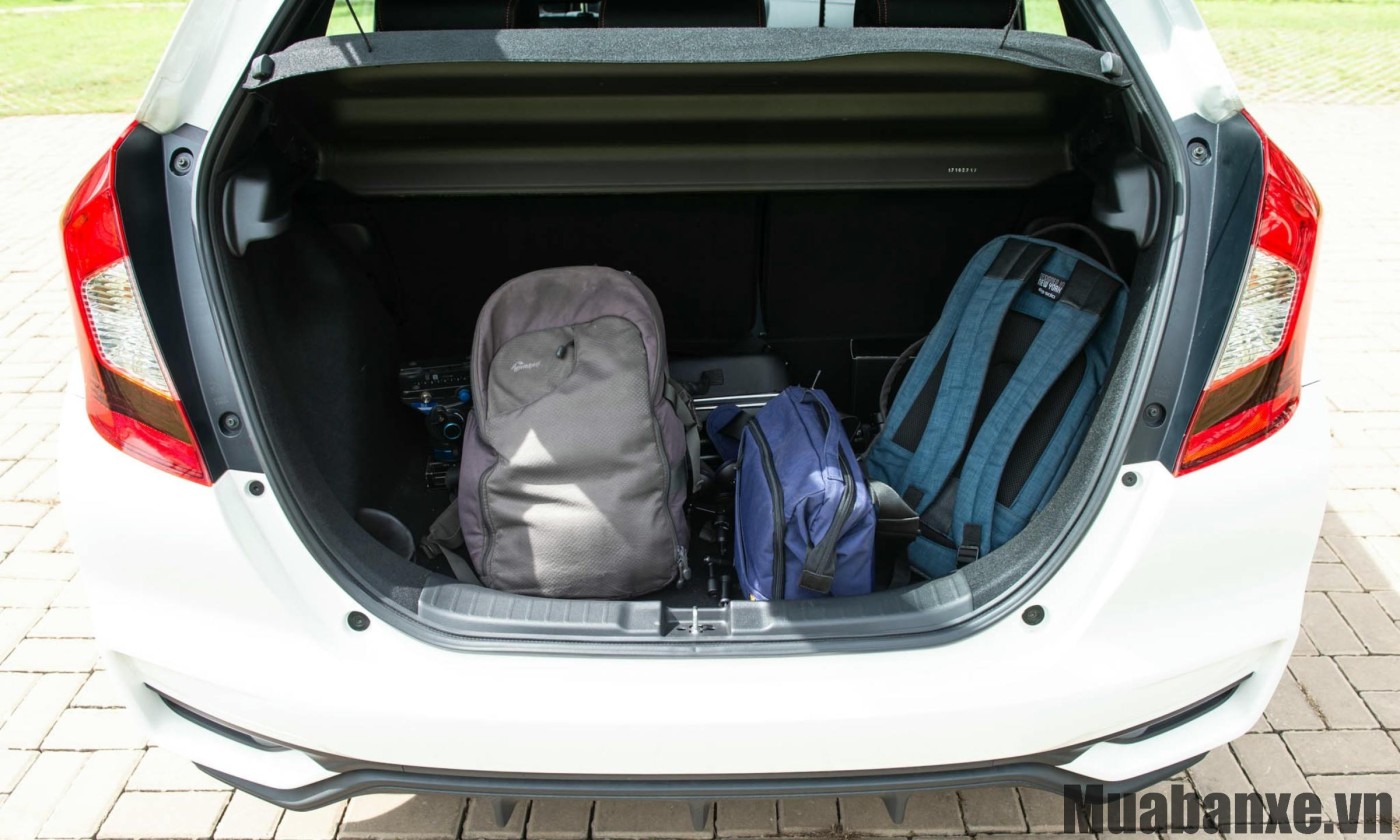 khoang hanh li tren xe honda jazz