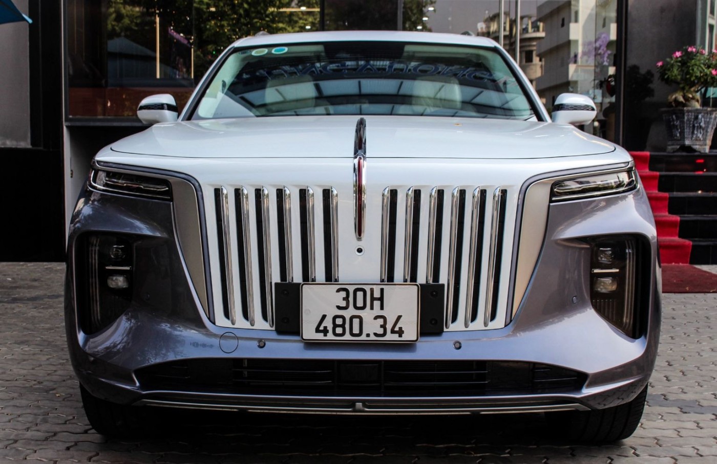 dau xe hongqi e hs9 tinbanxe vn