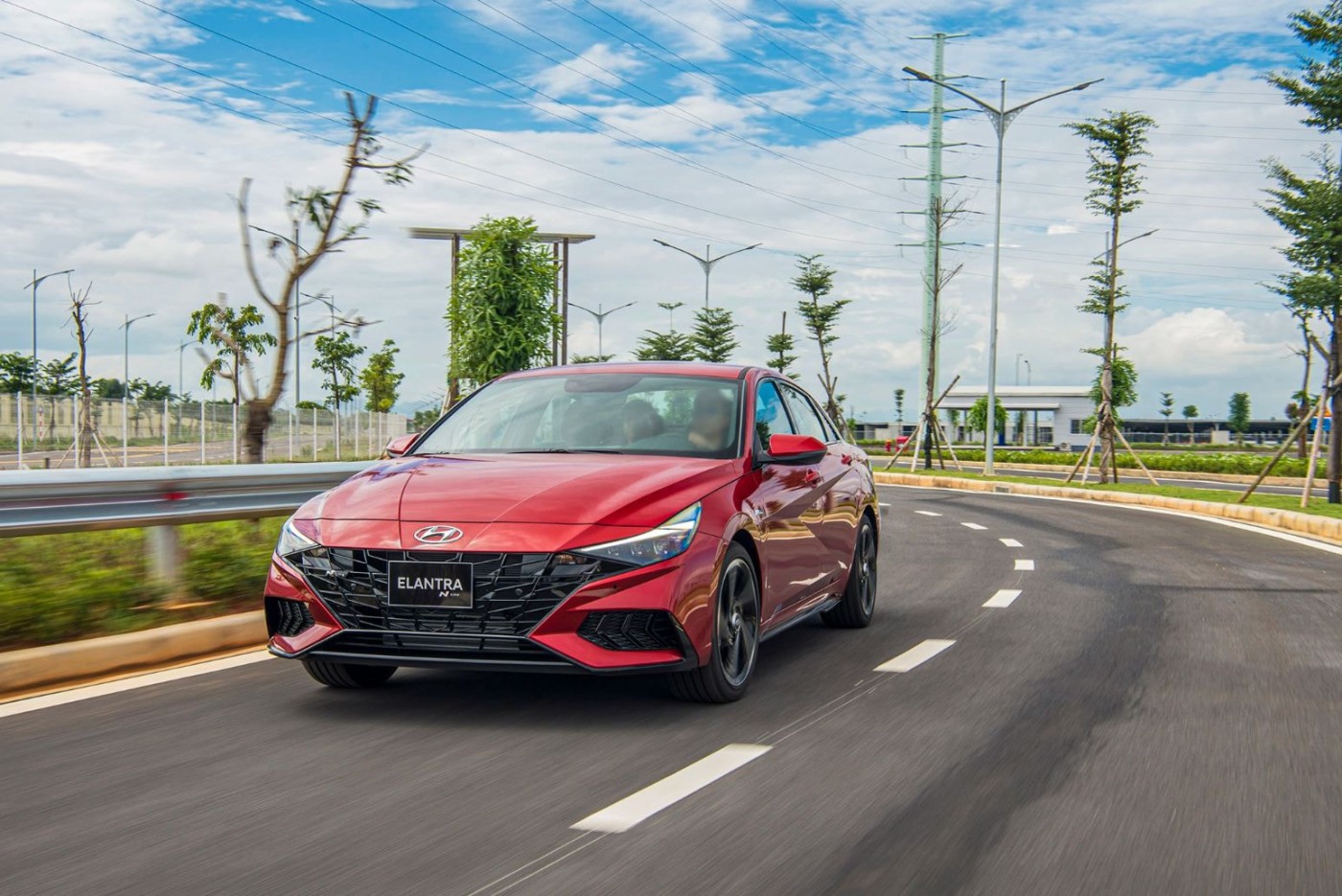 cam giac lai xe hyundai elantra tren cao toc 1 tinbanxe vn