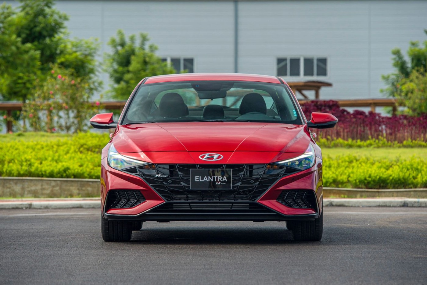 hyundai-elantra-mau-xanh-tinbanxe.png