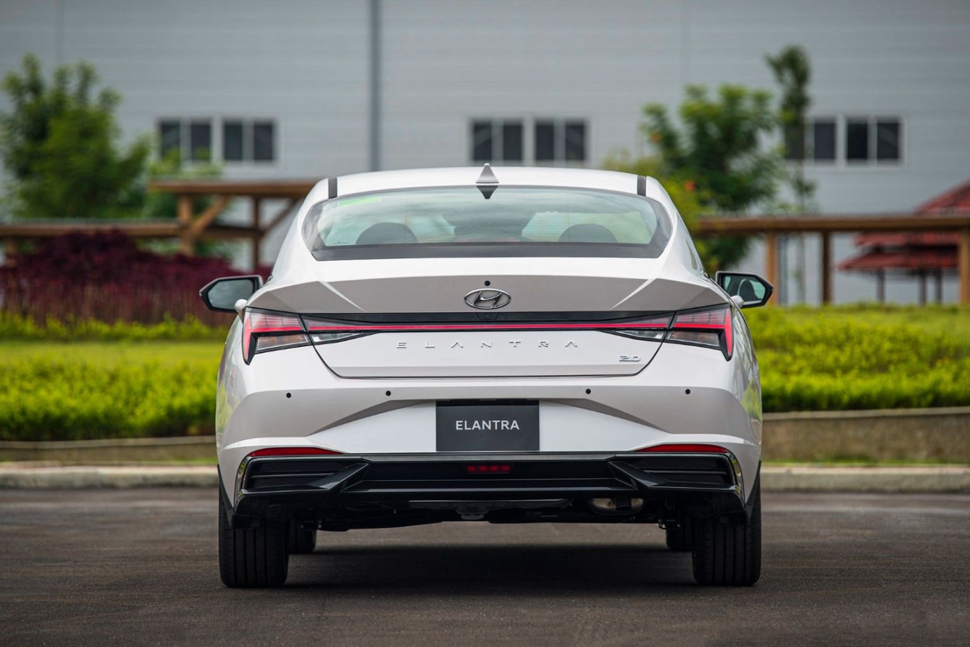 duoi xe hyundai elantra 1 tinbanxe vn