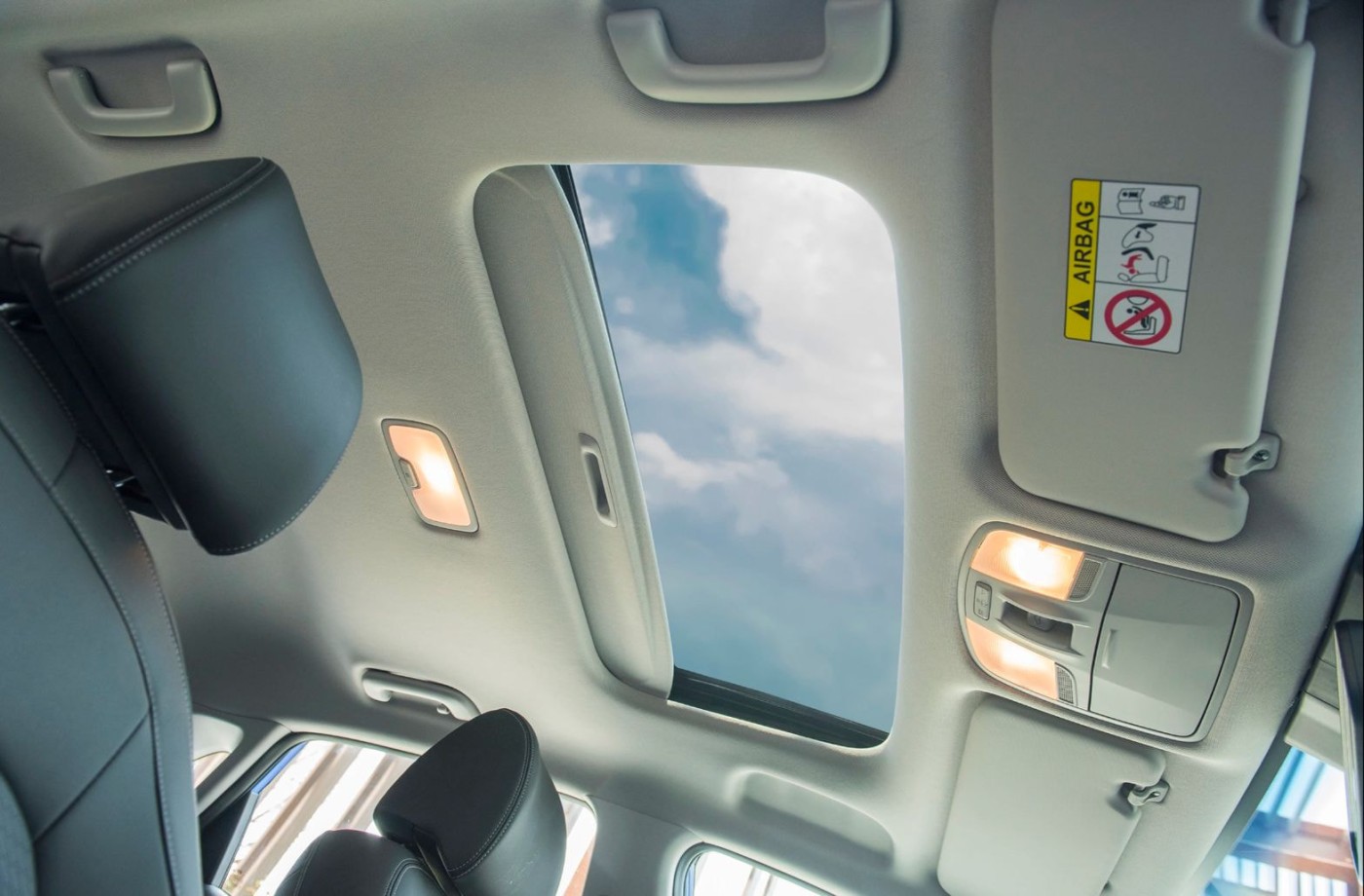 cua so troi cua xe hyundai kona 1 tinbanxe vn