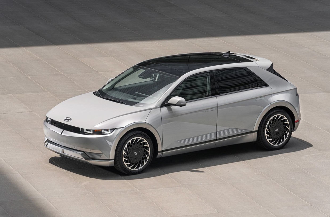 cam giac lai xe hyundai ioniq 5 trong do thi tinbanxe vn