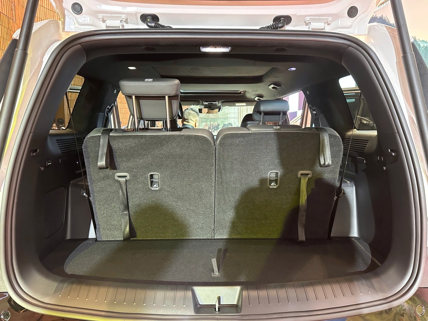 khoang hanh li xe hyundai santa fe tinbanxe vn