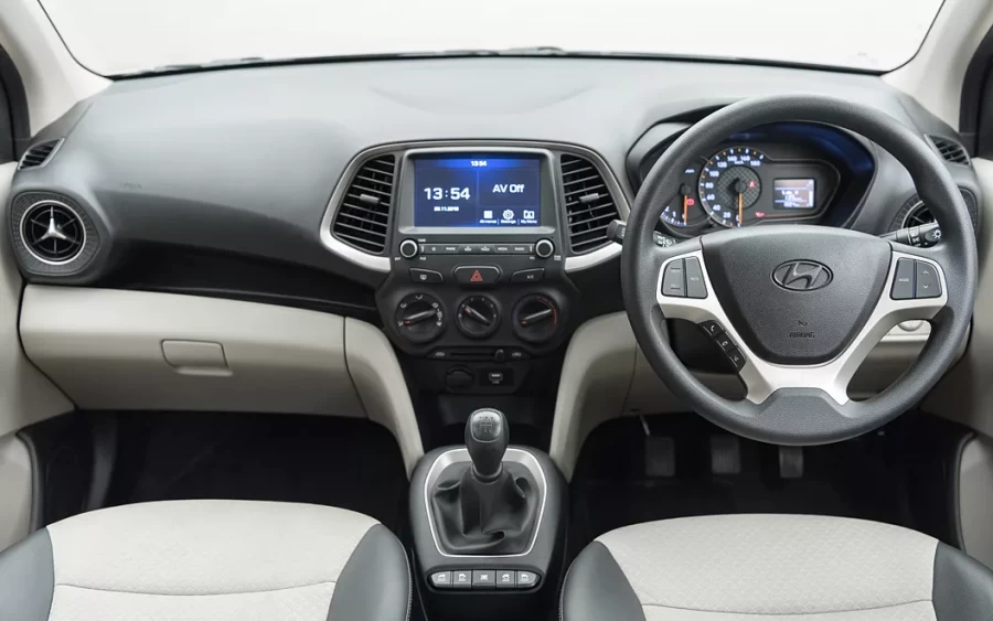 Thiết kế vô lăng và táp lô hyundai santro 