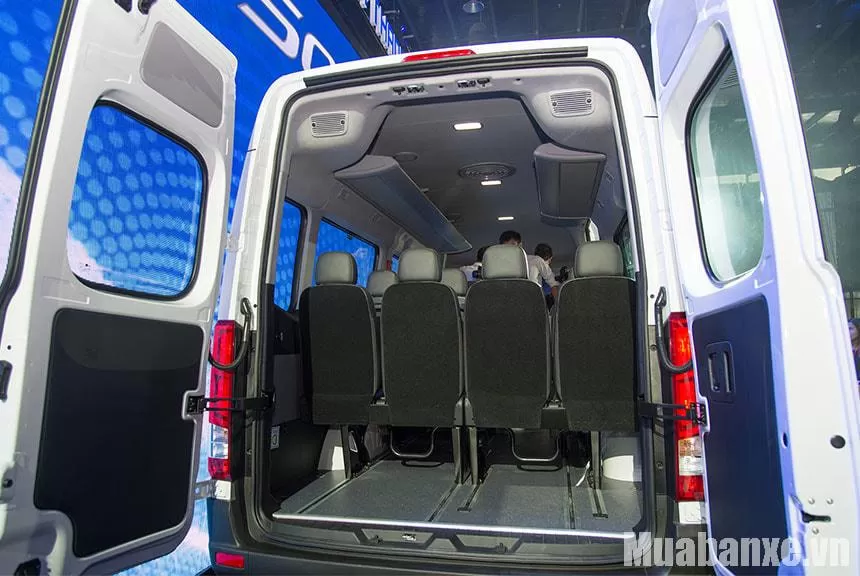 khoang hanh li tren xe hyundai solati tinbanxe vn
