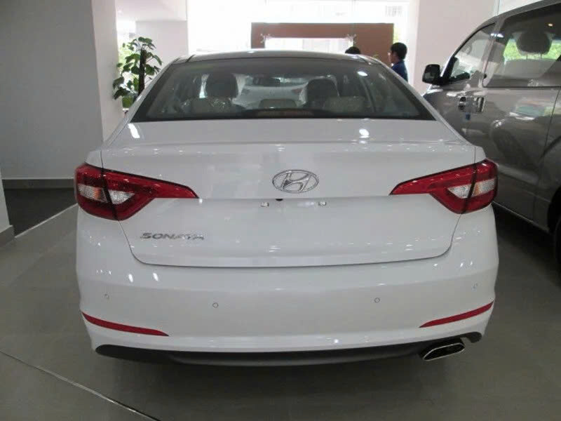 duoi xe hyundai sonata