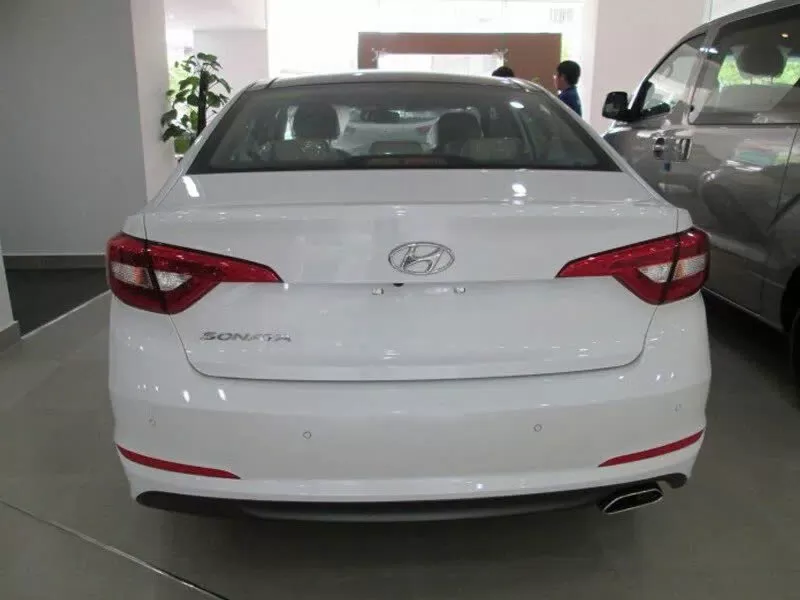 duoi xe hyundai sonata