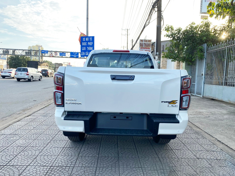 duoi xe isuzu d max tinbanxe