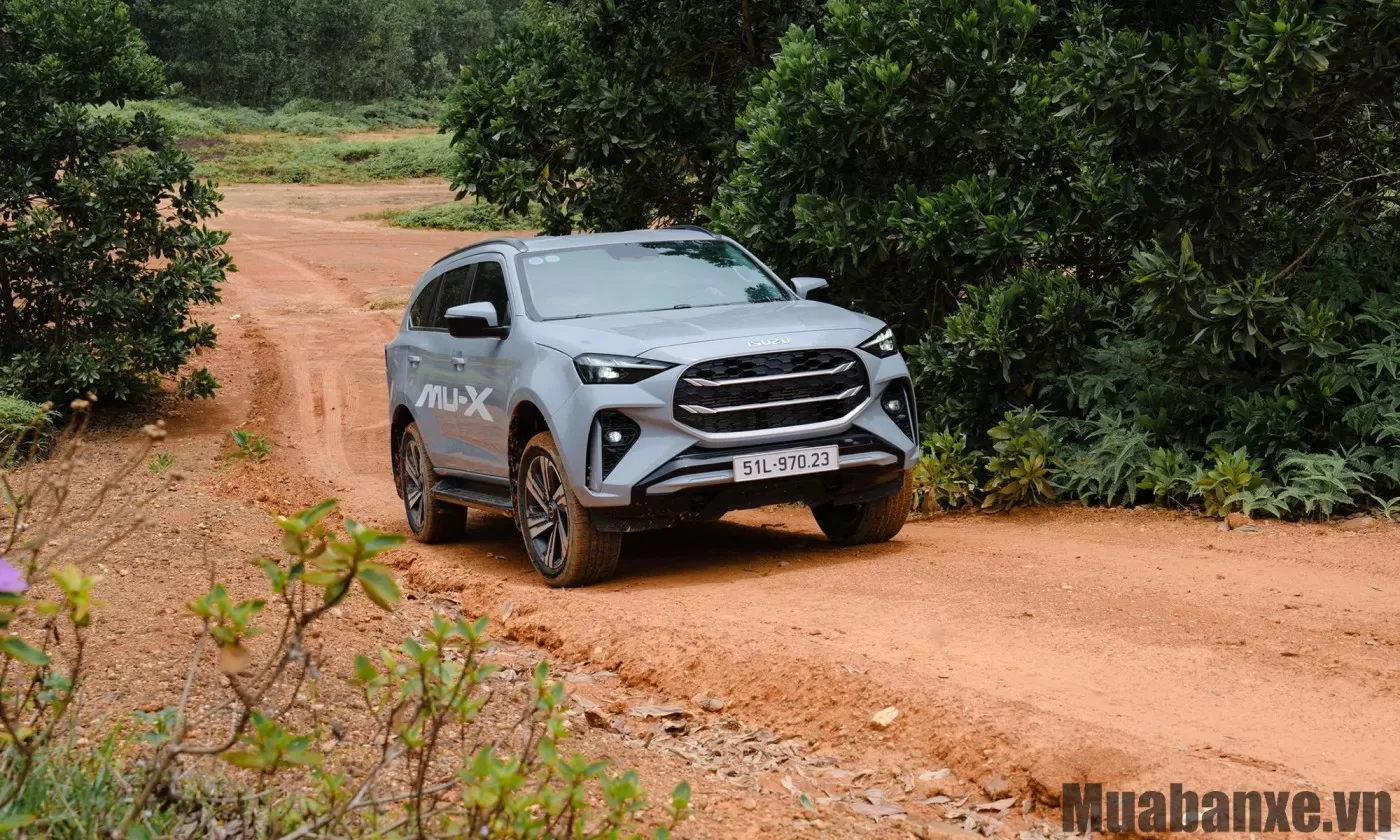 Thiết kế đầu xe Isuzu Mu X