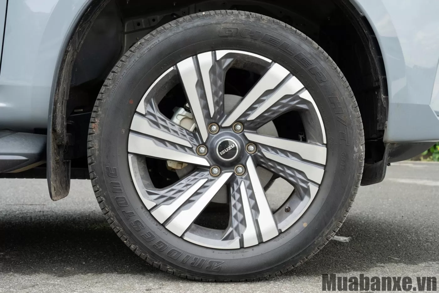 Mâm và lốp xe Isuzu Mu X
